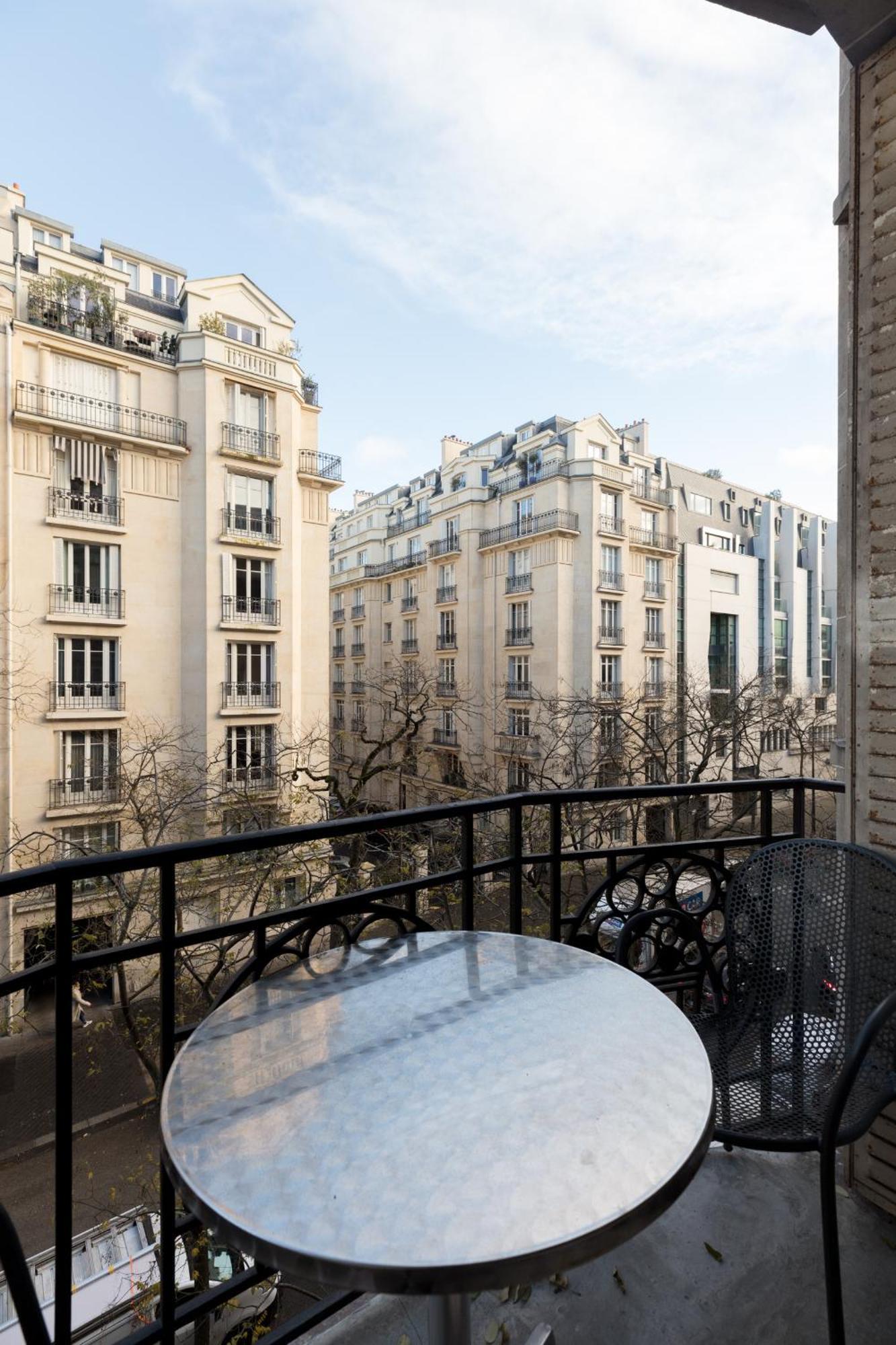 Elegant - Eiffel Tower Apartment